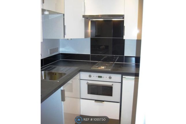 Flat, Broadwalk Court Palace Gardens Terrace, London photo 3