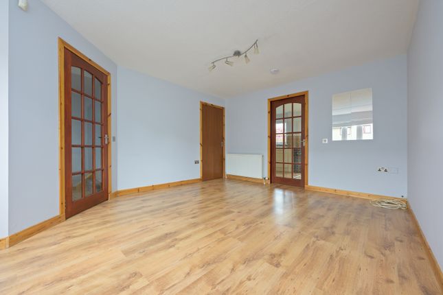 17, Ladysmill Court, Dunfermline photo 4