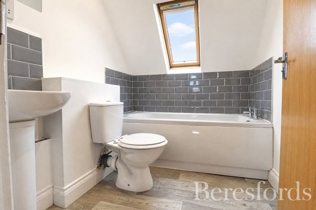 24, Haslers Place, Dunmow photo 5