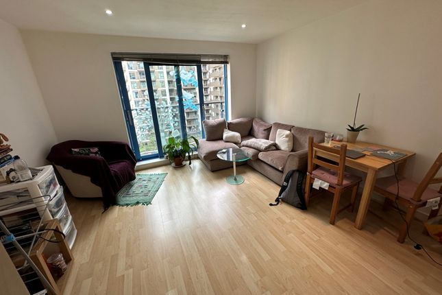 Flat to rent in Westgate Apartments, London