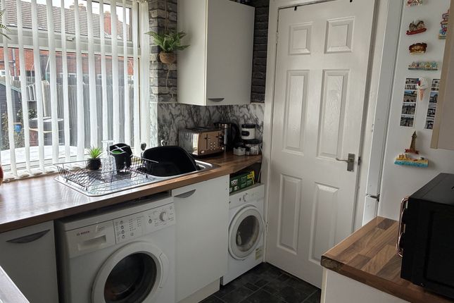 35, Sissons Grove, Leeds photo 2