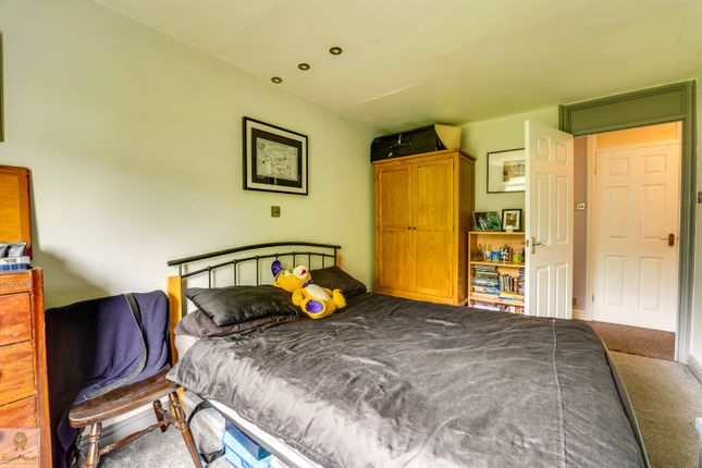 47, Lilac Grove, Stafford photo 4