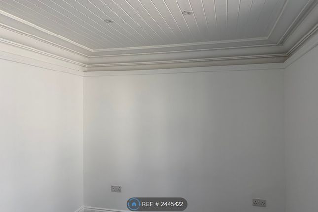 Flat   New Castle Street, Merthyr Tydfil photo 5