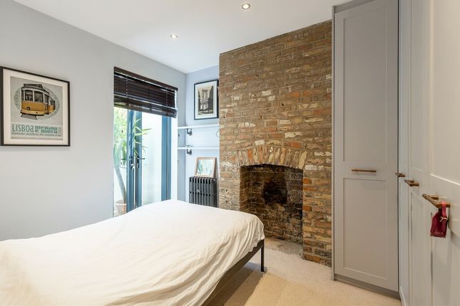Flat to rent in Knivet Road, Fulham