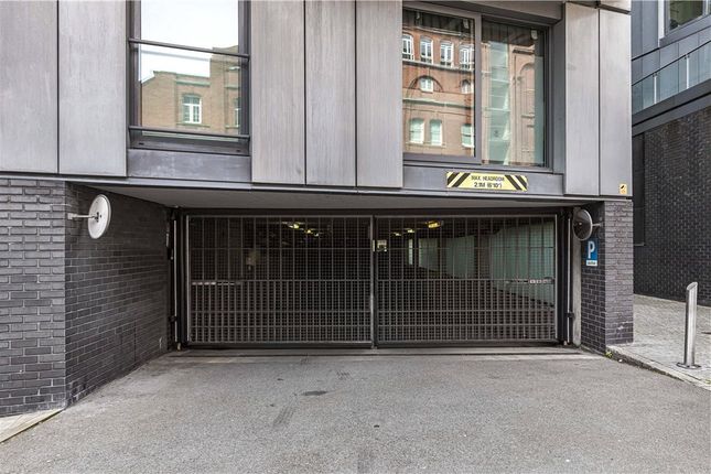 Parking/garage for sale in Brewhouse Yard, London