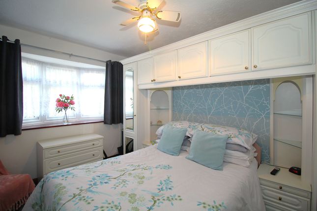 5 Mygrove Road, Rainham photo 4