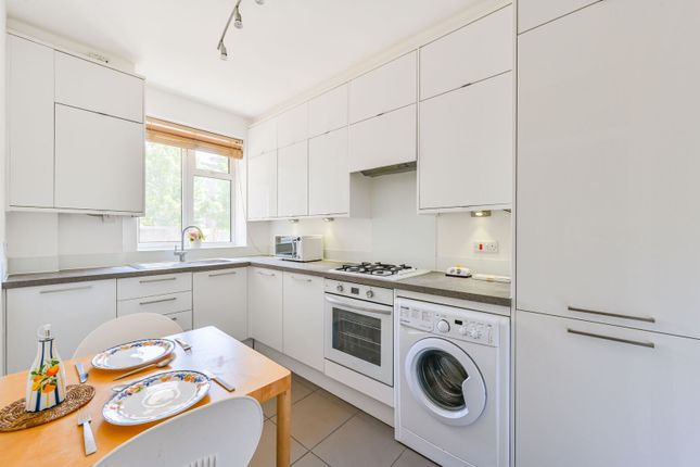 Remsted House, Kilburn photo 3