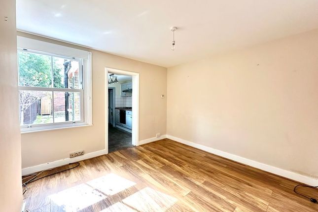 4, Middle Lane, Epsom photo 3