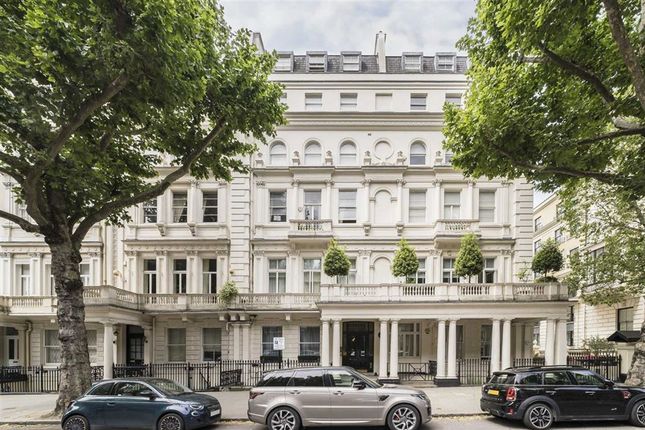 Thumbnail Flat for sale in Queen's Gate, London