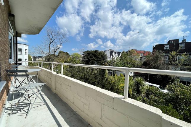 2-bed flat on Flat 12a, Crescent Court, 33 Chine Crescent, Bournemouth, £250,000