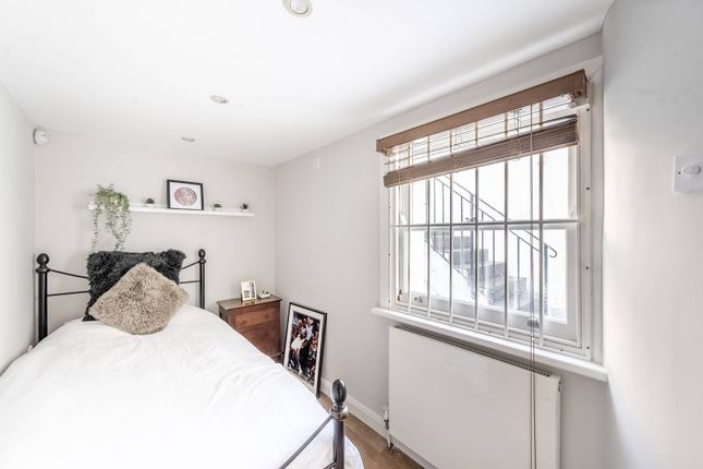 Flat to rent in Penywern Road, Earls Court, London
