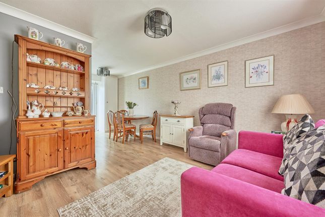 69, Wentworth Drive, Bishop's Stortford photo 4