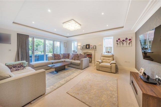 31, Fulmer Drive, Buckinghamshire photo 2