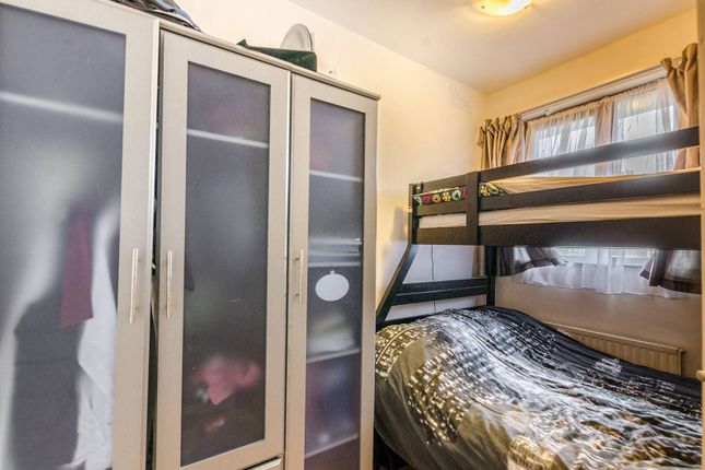 Flat for sale in Cromer Street, Bloomsbury, London