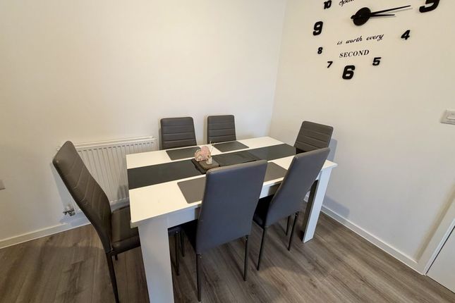 12, Sisken Place, Yeovil photo 3