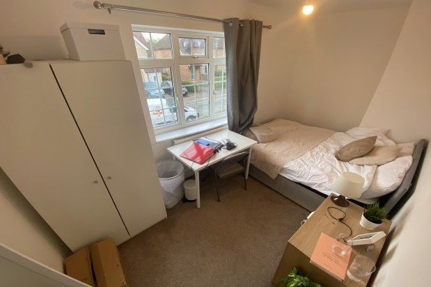 Property to rent in Raymond Crescent, Guildford