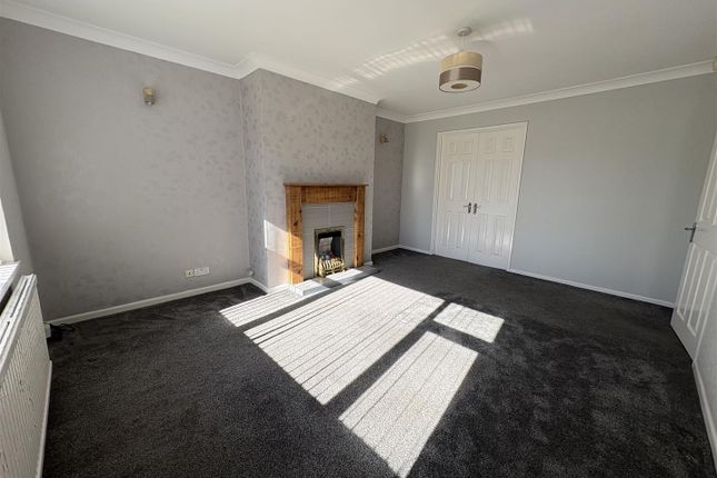 10, Beech Way, Batley photo 2