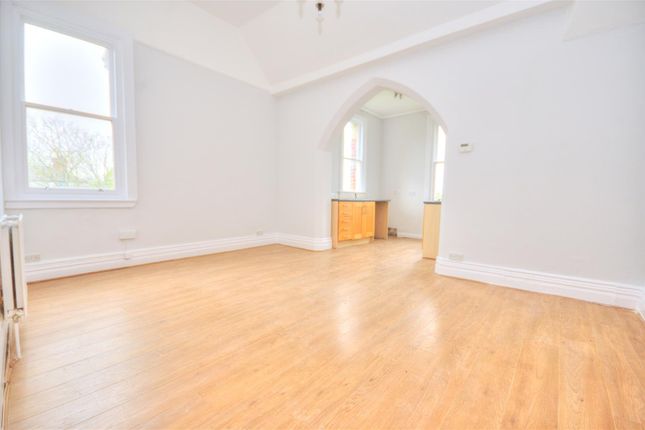 Flat 5 Treleaven House, 18, Blundellsands Road West, Liverpool photo 4