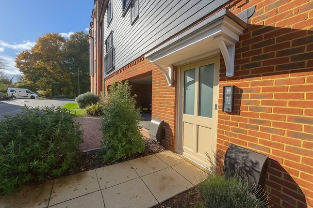 1, Rosemead Avenue, High Wycombe photo 2
