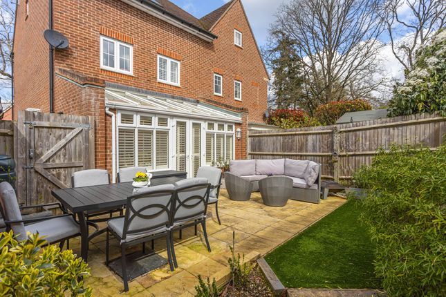 1 Loxfield Close, East Grinstead photo 2