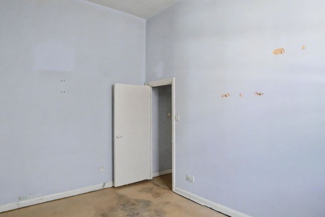 Flat 8, 3 The Mansions, London photo 4