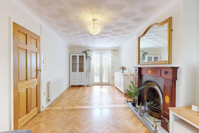 32, Heol Llanishen Fach, Cardiff photo 4