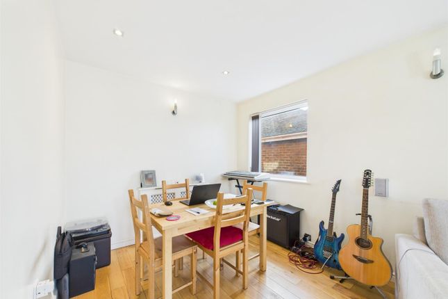 16, Rowe Avenue, Peacehaven photo 4