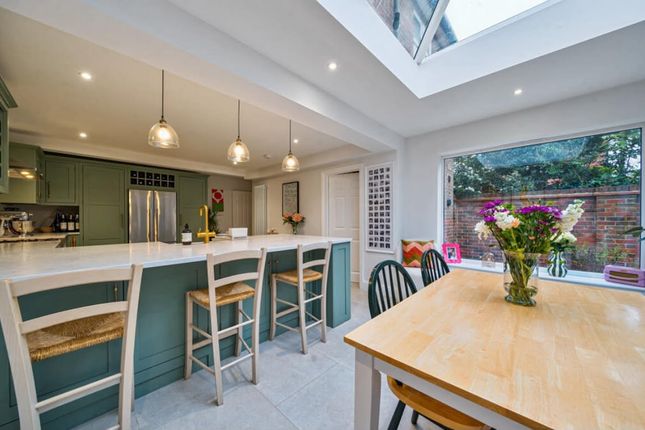 24, Crossways, Beaconsfield photo 3
