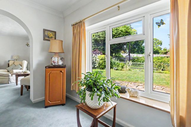 11, Broom Hill, Hertfordshire photo 4