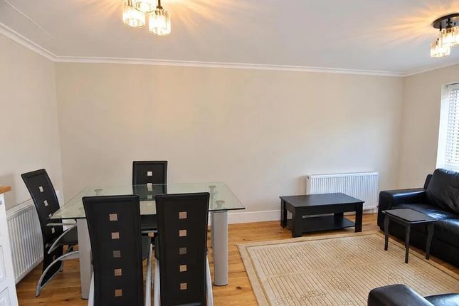 2-bed house on 12, Greenacre Court, Egham, £1,500/mo