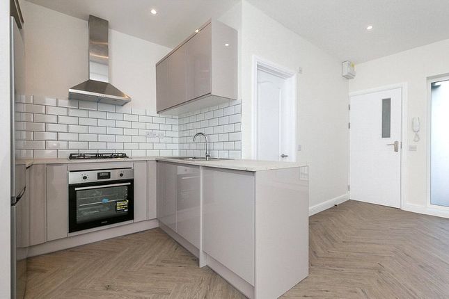 15A, Station Road, Surrey photo 3
