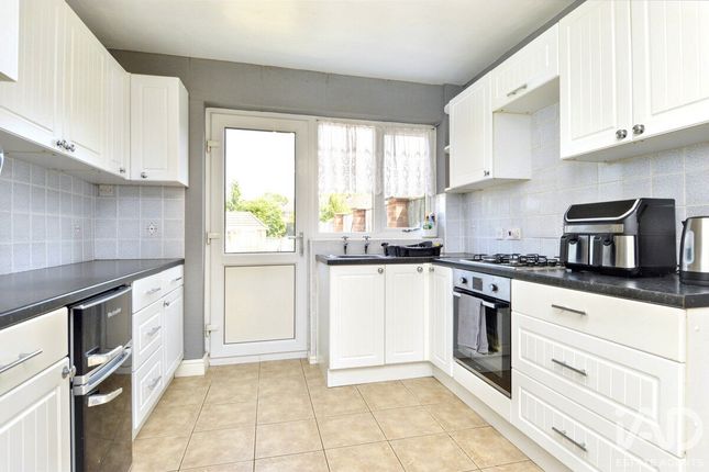 17, Woodland Close, Stourbridge photo 4