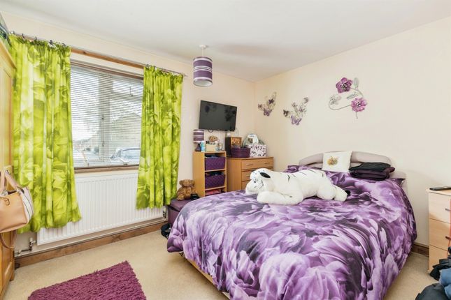 Flat for sale in Lusher Rise, Norwich
