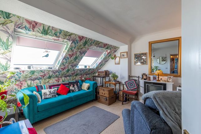 Flat 35 50, High Street, Lee-on-the-Solent photo 3