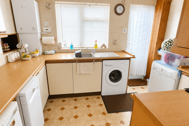 19, Meredene, Essex photo 4