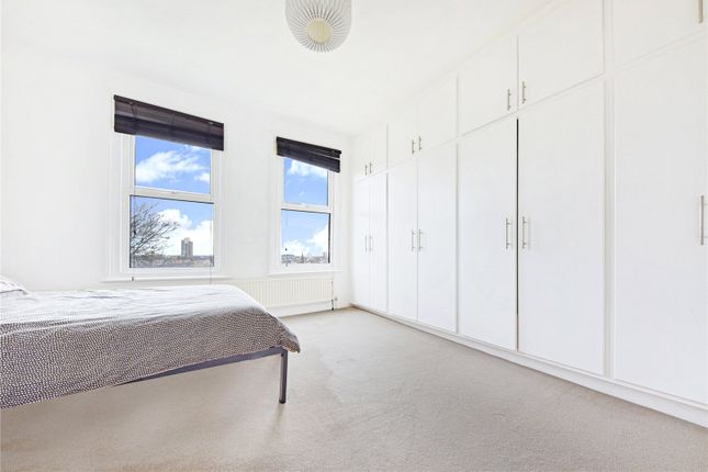 Flat for sale in Ravensdale Road, London