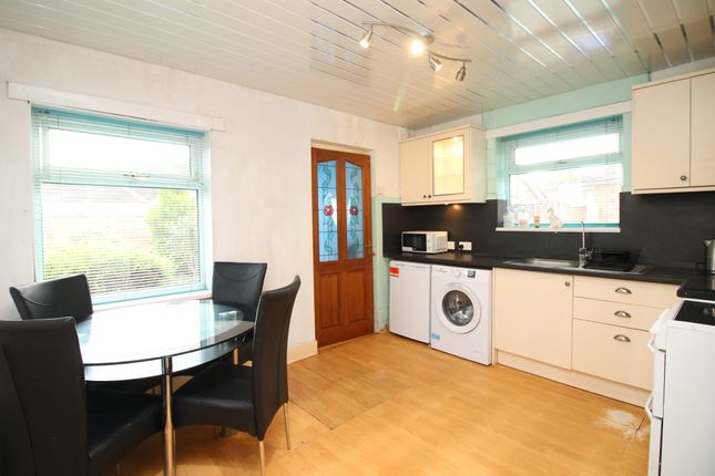 32, Woodridge Avenue, Thornton-Cleveleys photo 2