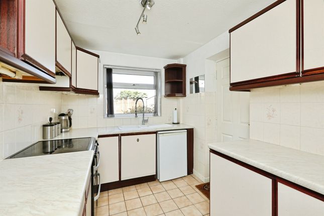 4, Leeds Avenue, Sheffield photo 4