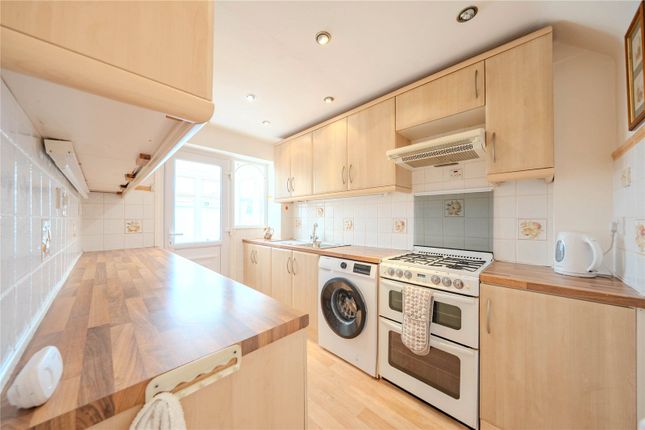 32, Clover Court, Pudsey photo 4