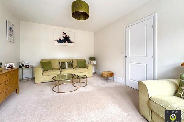 4, Dadford Close, Gloucester photo 4