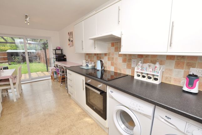 2, Emmanuel Close, Guildford photo 2