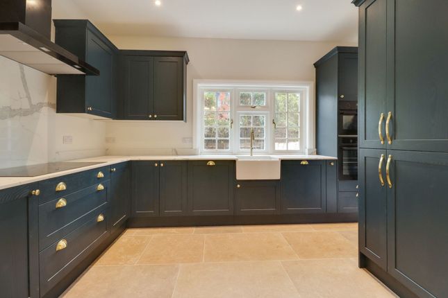 15a Angel Road, Thames Ditton photo 2
