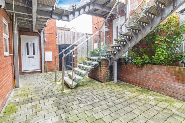 Flat 2, White Lion Mews, 87, North Street, Leighton Buzzard photo 3