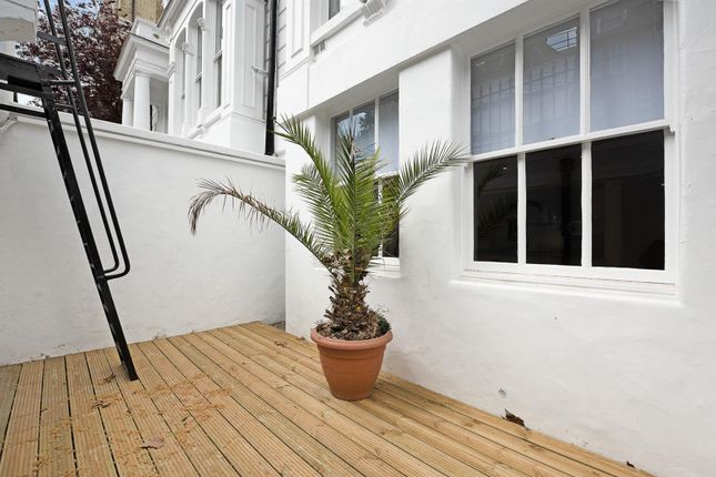 26 Wetherby House, 20-21, Wetherby Gardens, London photo 3