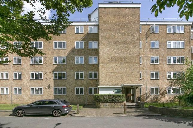 Flat for sale in Innes Gardens, London