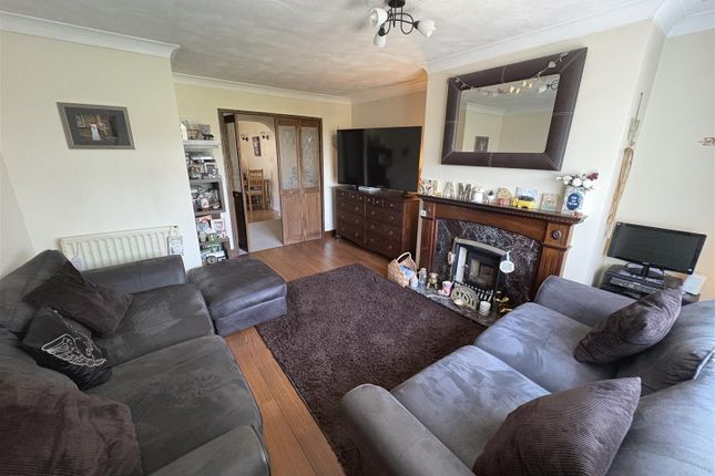 12, Western Avenue, Batley photo 2