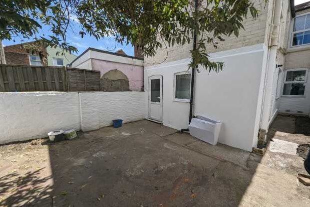 Thumbnail Flat to rent in Jessie Road, Southsea
