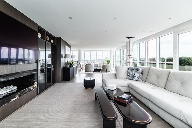 Flat Flat 568, 6, St. George Wharf, London photo 3