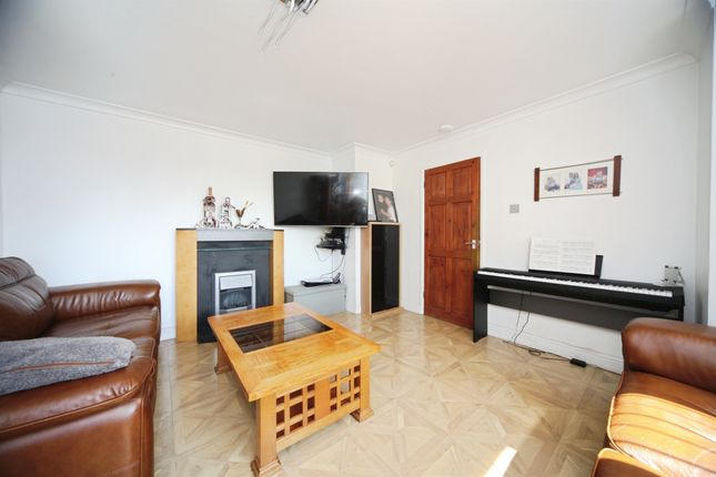 96, Grampian Way, Luton photo 4