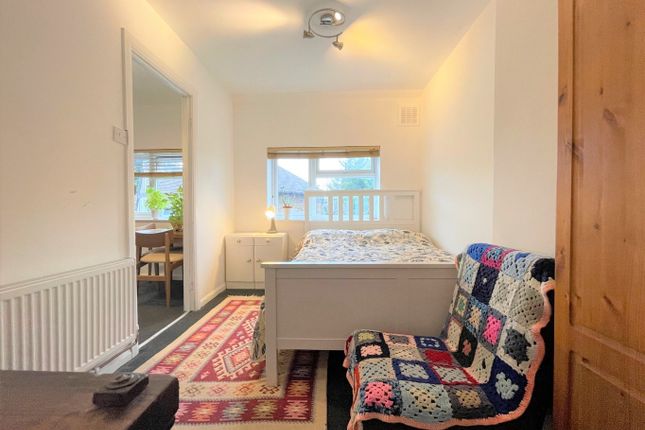 Thumbnail Room to rent in The Vista, London